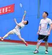 包含羽毛球淘汰赛掀起高潮,滇池巨龙队强势反弹漠南迅豹队,高压逼抢奏功——外援联手发威的词条-九游网页版