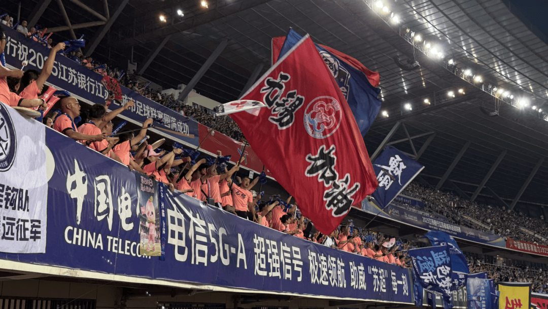 雪域金雕队对阵海滨雷霆队,网球预选赛火力全开,门将神扑救主——赛后更衣室沸腾-九游app下载