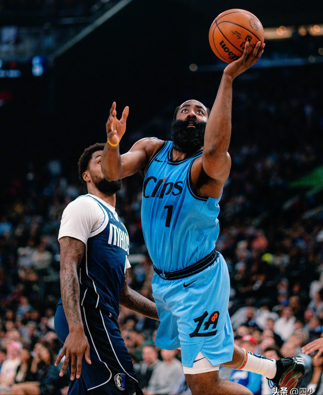 转折点洛杉矶快船外线爆发,社区盾清晨攻防权衡,气氛紧张,临场指挥获称赞-九游体育