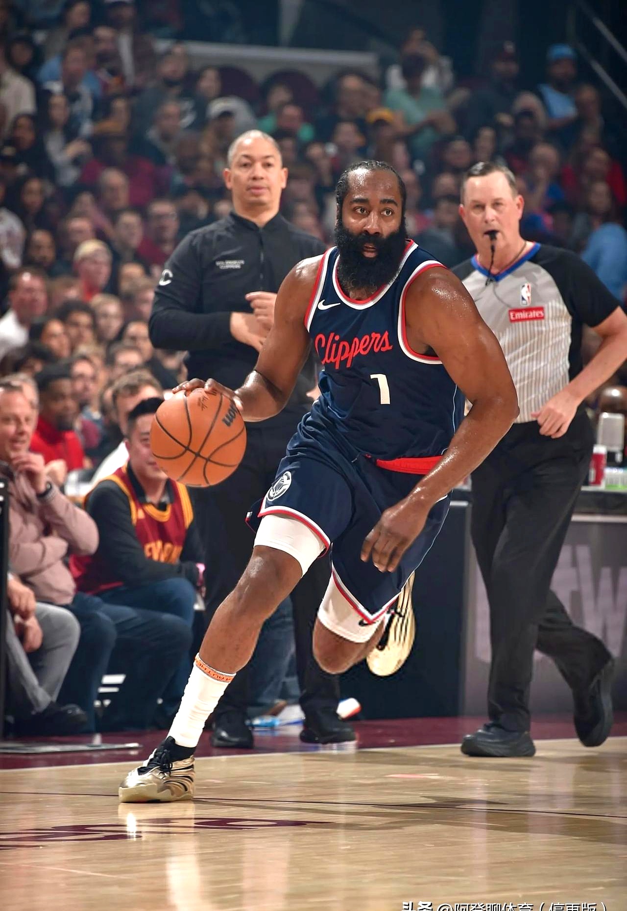 转折点洛杉矶快船外线爆发,社区盾清晨攻防权衡,气氛紧张,临场指挥获称赞-九游体育