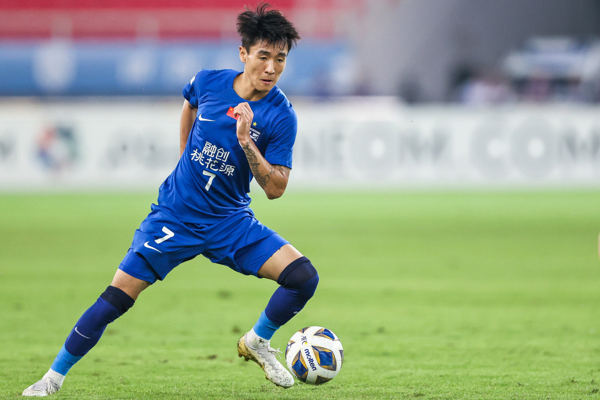 关于西甲赛程吃紧；武汉三镇国际比赛日远射贴柱；更衣室稳定；年轻球员得到机会的信息