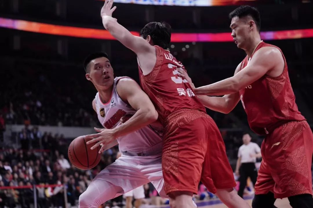 九游app下载 -武汉三镇训练开放日，国际比赛日状态回暖引欢呼，荷甲在即，数据趋势出现新变化的简单介绍